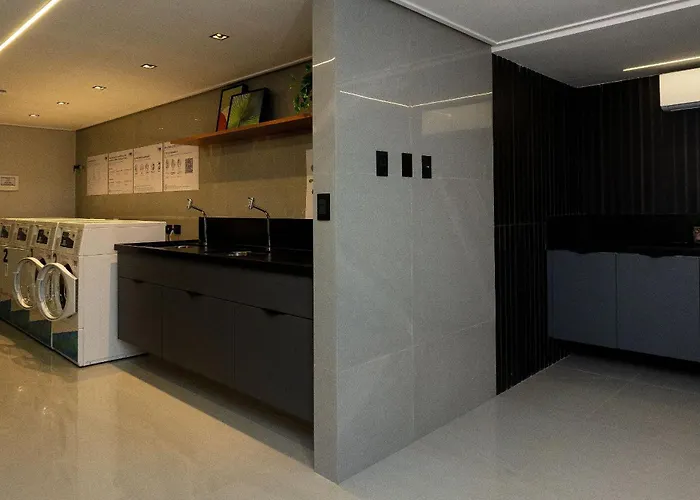 Flats Move Tambau - By Easyhost